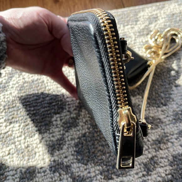 Bandolier with expandable pouch and AirPod case - Picture 7 of 10